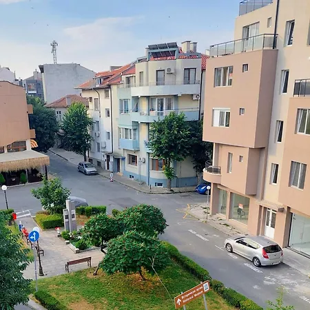 нина Apartment