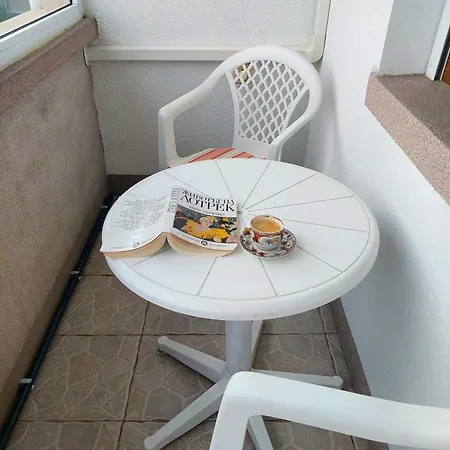 нина Apartment Pomorie