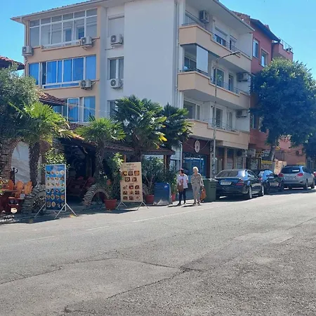 нина Apartment Pomorie